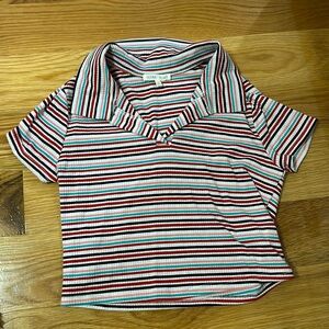 Super cute collared Tee/Cropped top! Multi-Comored, fun pattern!